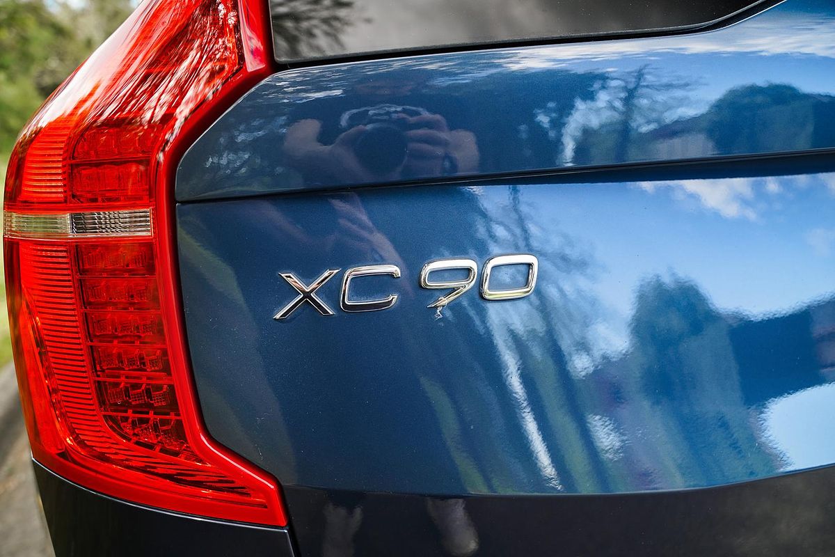 2022 Volvo XC90 B6 Inscription
