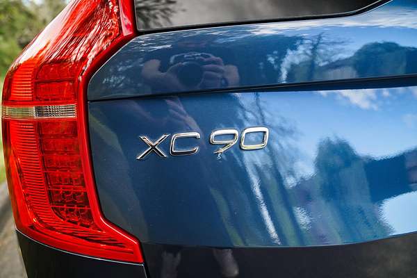 2022 Volvo XC90 B6 Inscription