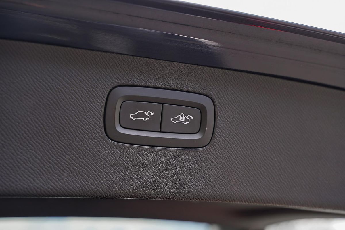 2022 Volvo XC90 B6 Inscription