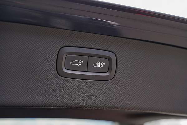 2022 Volvo XC90 B6 Inscription