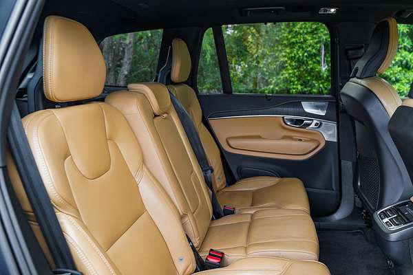2022 Volvo XC90 B6 Inscription