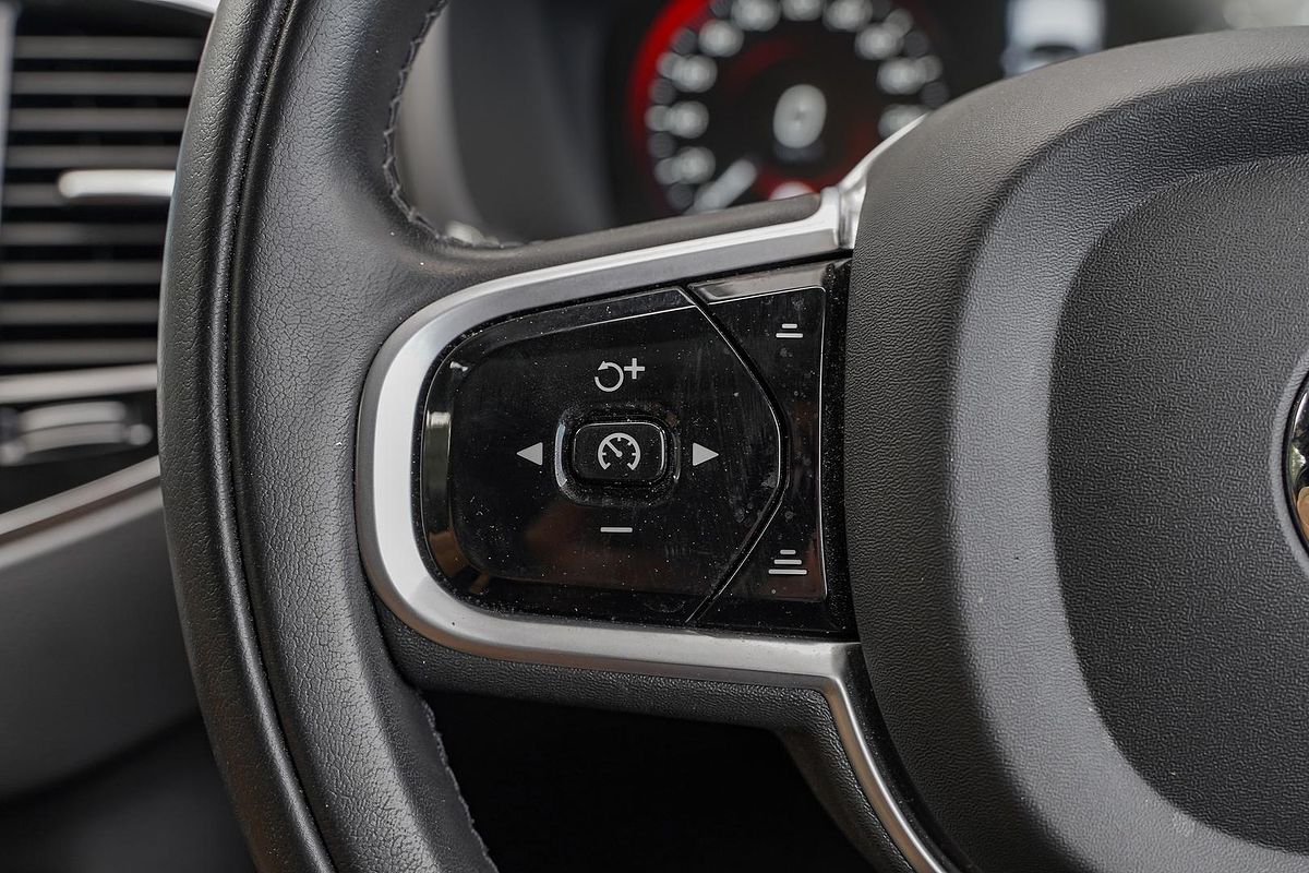 2022 Volvo XC90 B6 Inscription