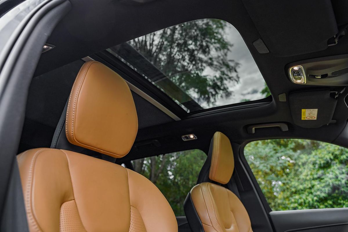 2022 Volvo XC90 B6 Inscription