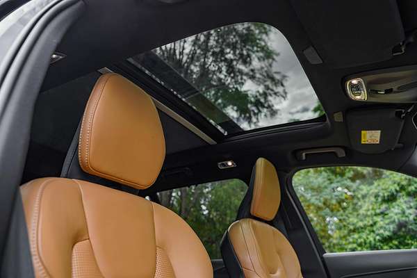 2022 Volvo XC90 B6 Inscription