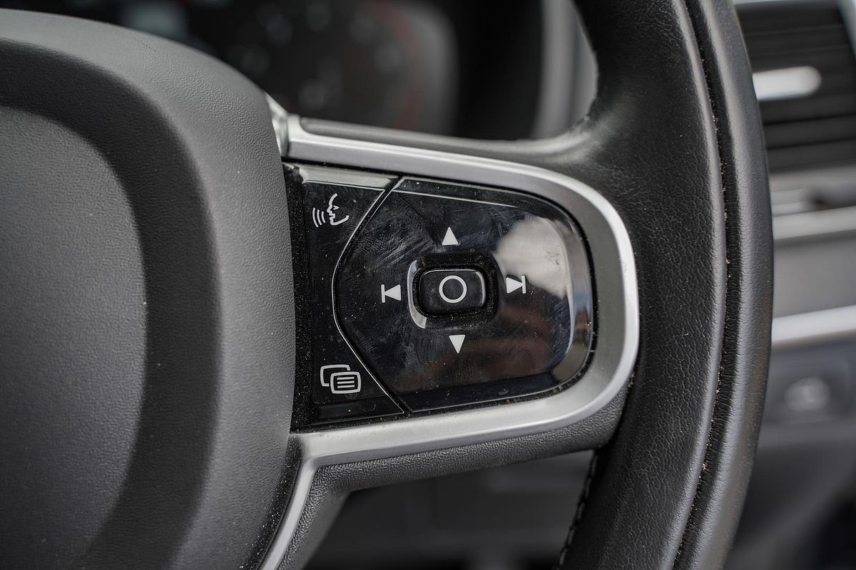 2022 Volvo XC90 B6 Inscription