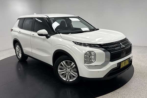 2023 Mitsubishi Outlander ES ZM