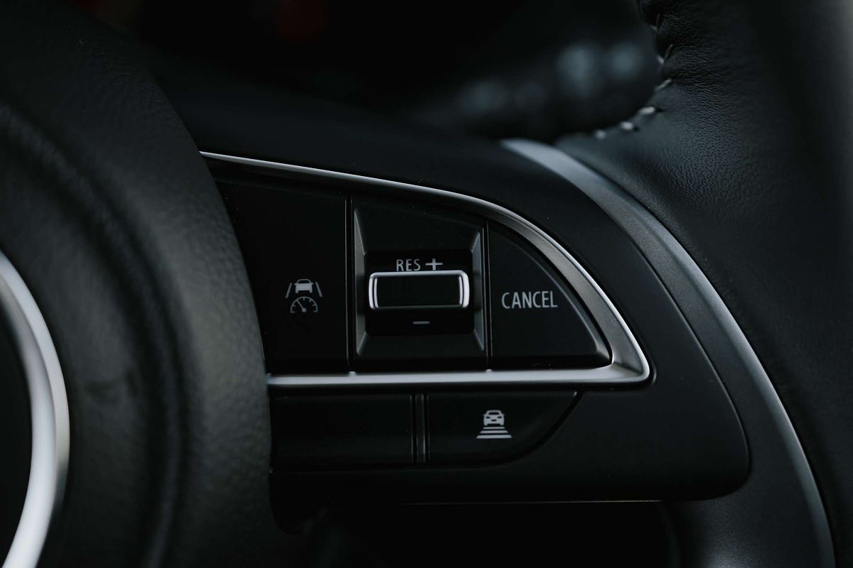 2025 Suzuki Swift Hybrid UZ