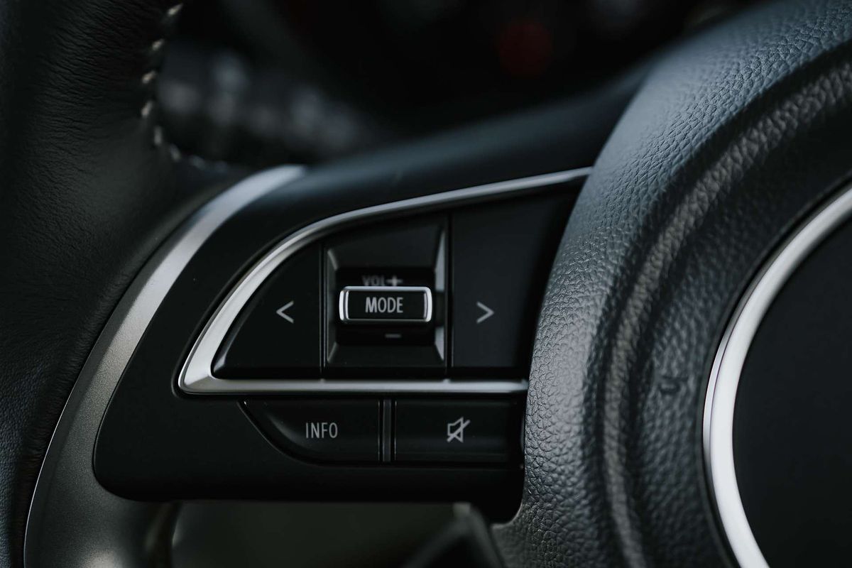 2025 Suzuki Swift Hybrid UZ