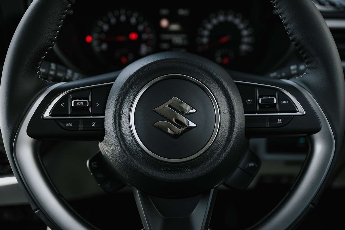 2025 Suzuki Swift Hybrid UZ