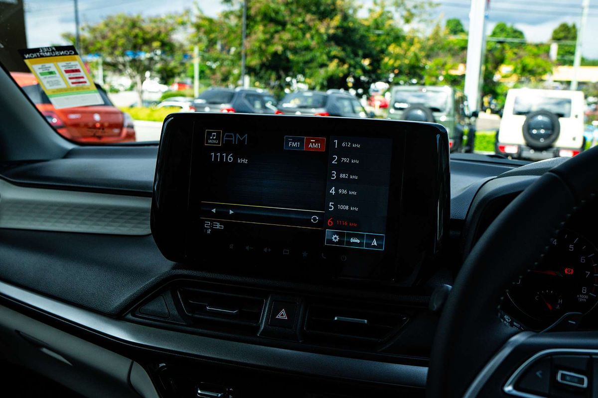 2025 Suzuki Swift Hybrid GLX UZ