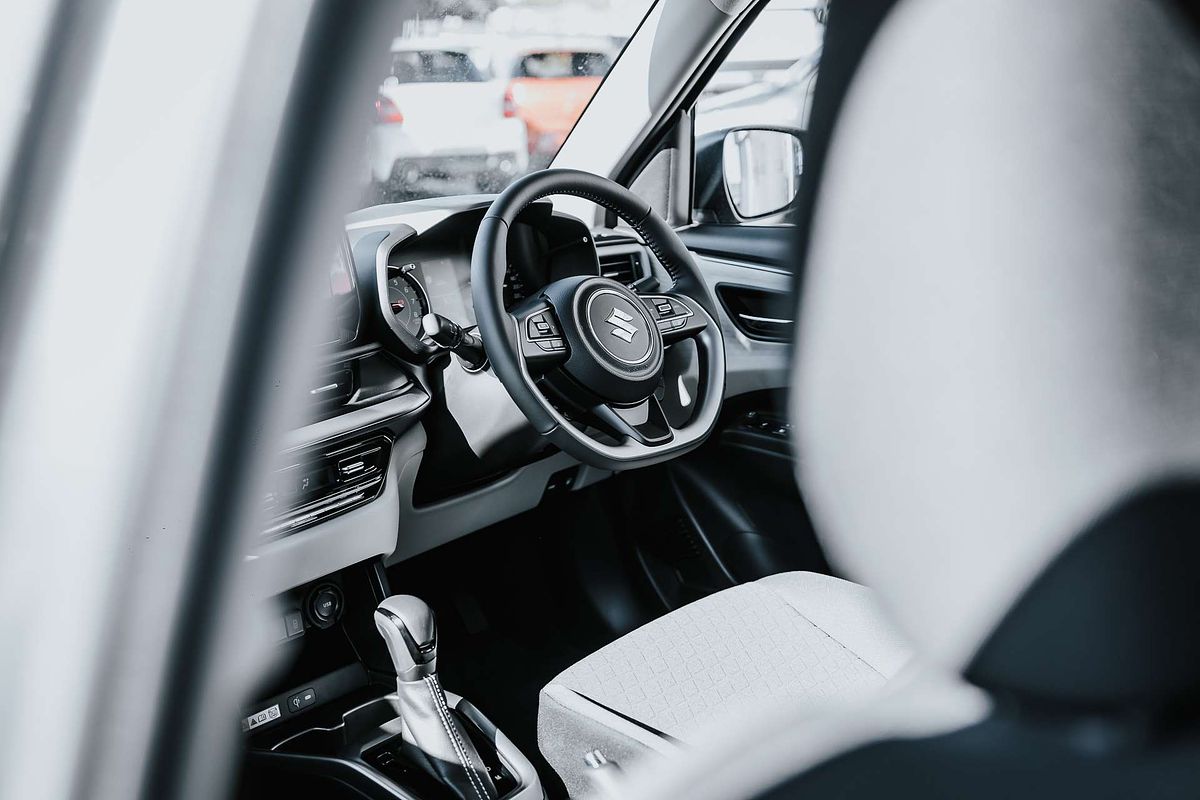 2025 Suzuki Swift Hybrid GLX UZ