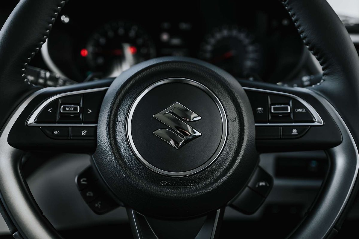 2025 Suzuki Swift Hybrid GLX UZ