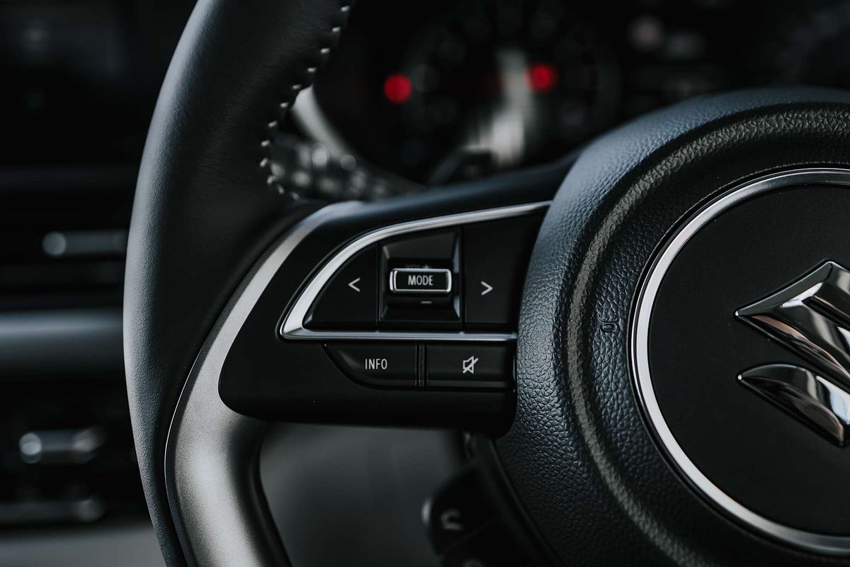 2025 Suzuki Swift Hybrid GLX UZ