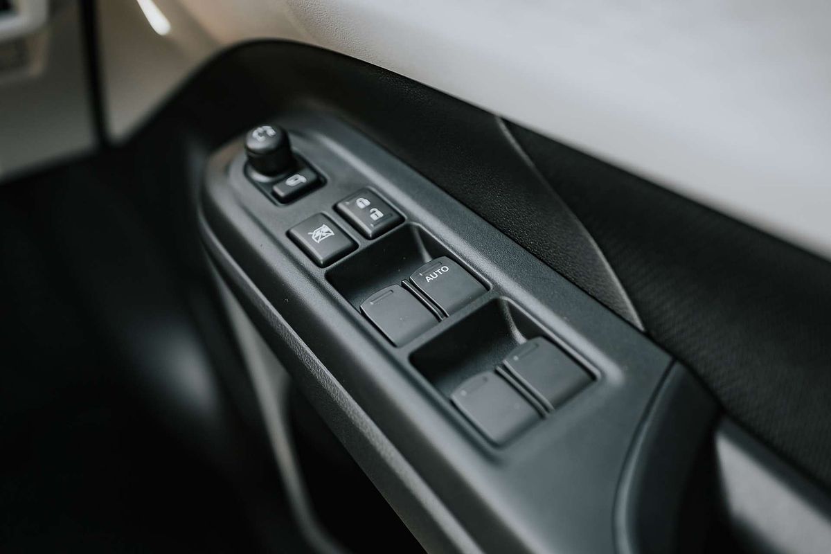 2025 Suzuki Swift Hybrid GLX UZ