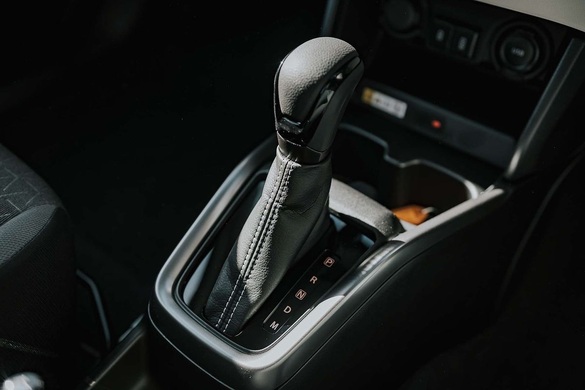 2025 Suzuki Swift Hybrid GLX UZ