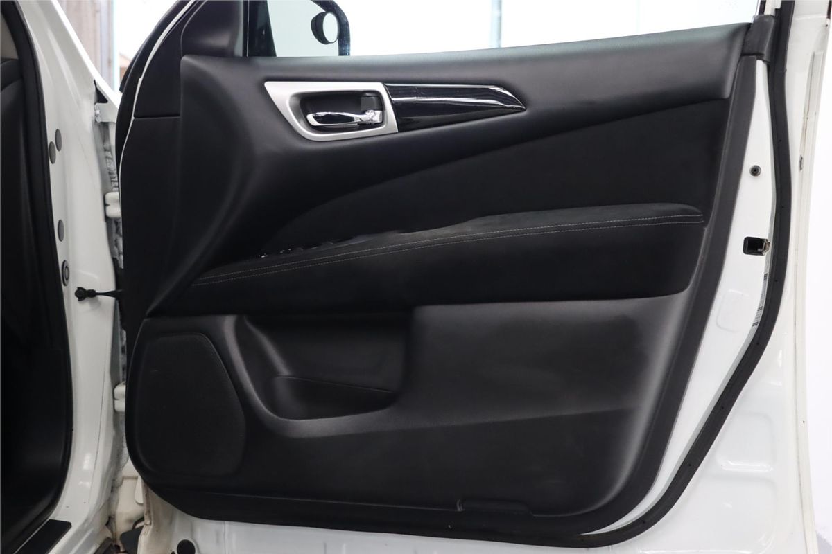 2015 Nissan Pathfinder ST R52