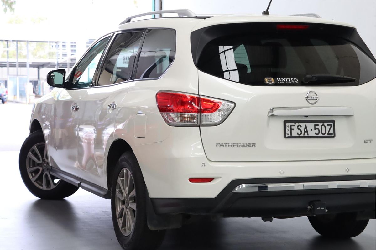 2015 Nissan Pathfinder ST R52