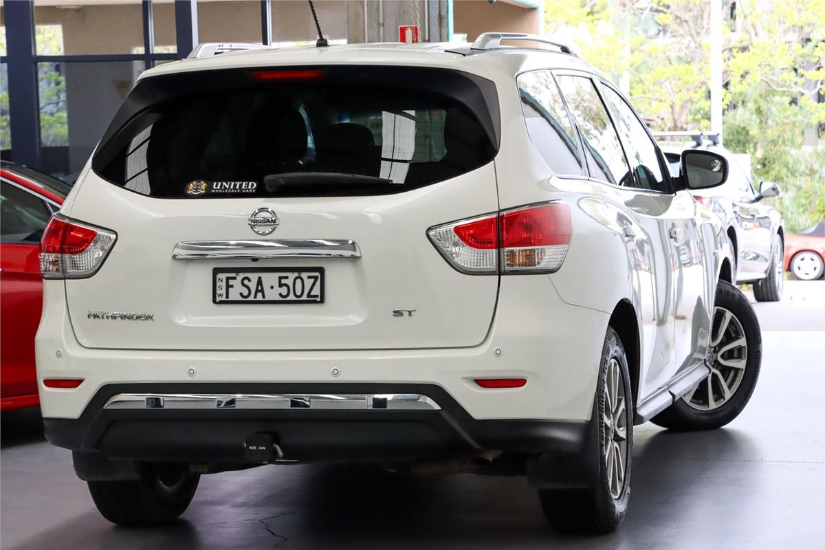 2015 Nissan Pathfinder ST R52