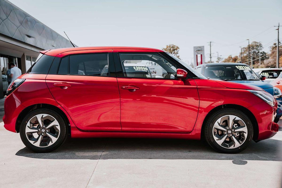 2025 Suzuki Swift Hybrid Plus UZ