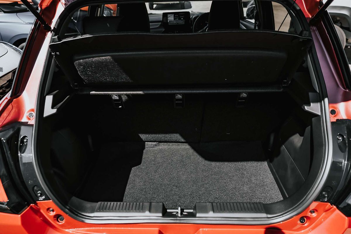 2025 Suzuki Swift Hybrid Plus UZ