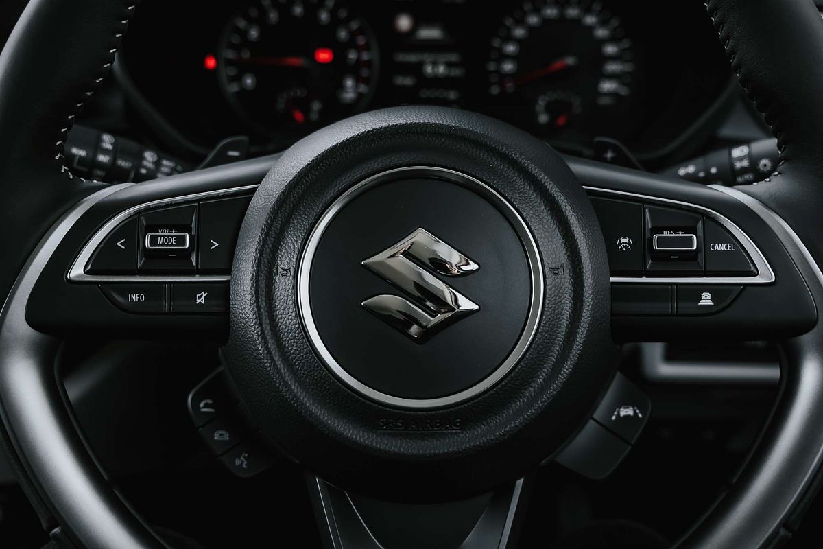 2025 Suzuki Swift Hybrid Plus UZ