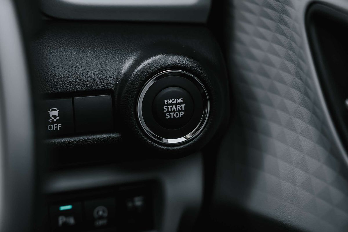 2025 Suzuki Swift Hybrid Plus UZ