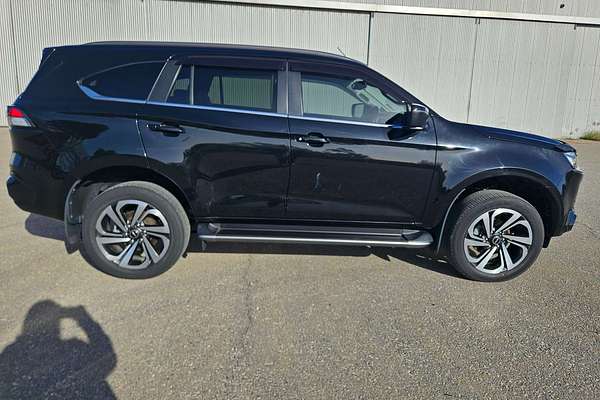 2022 Isuzu MU-X LS-T