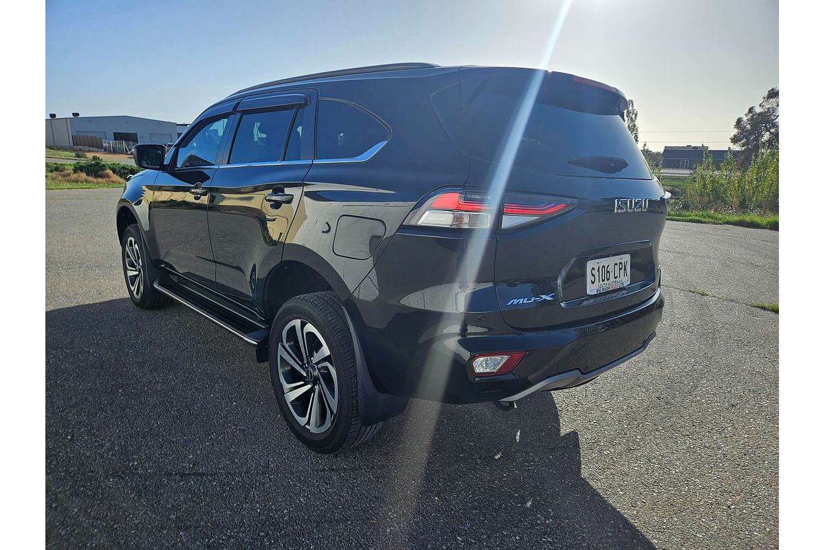 2022 Isuzu MU-X LS-T