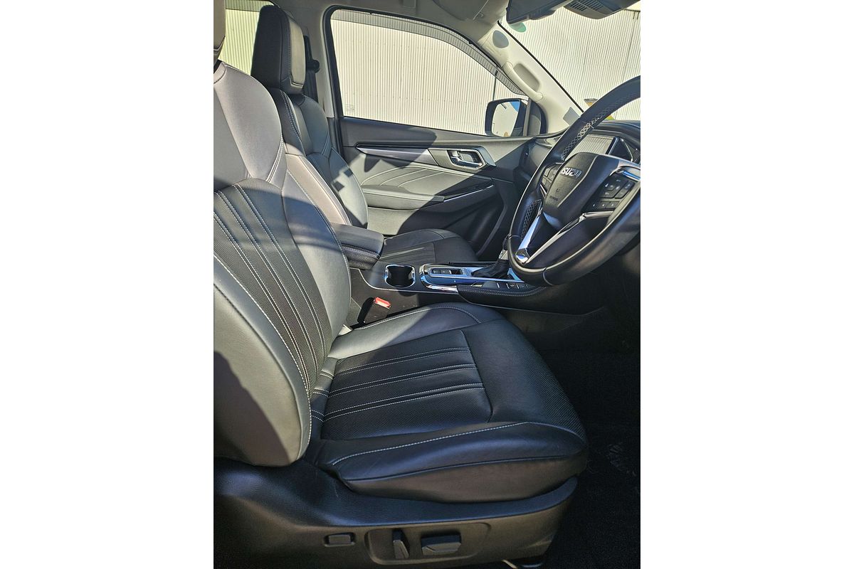 2022 Isuzu MU-X LS-T
