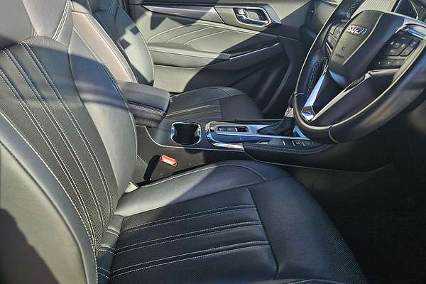 2022 Isuzu MU-X LS-T