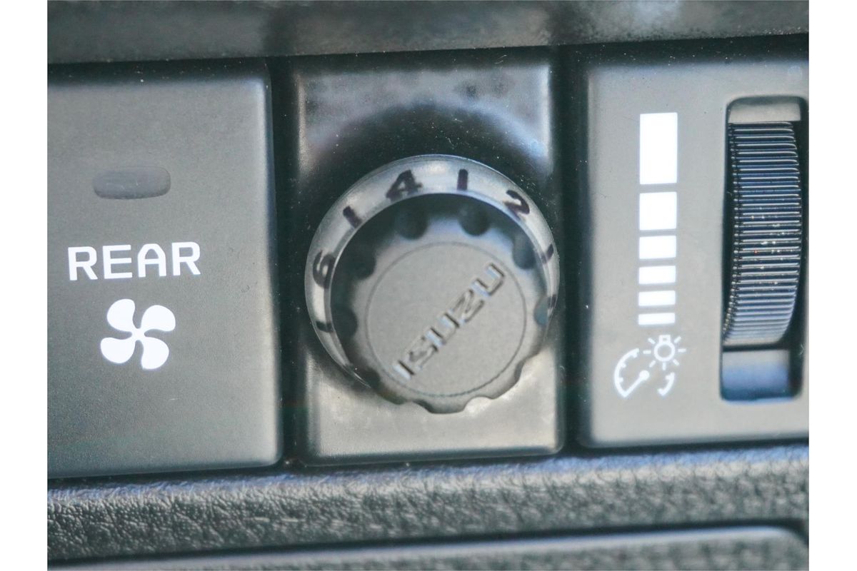 2023 Isuzu MU-X LS-U