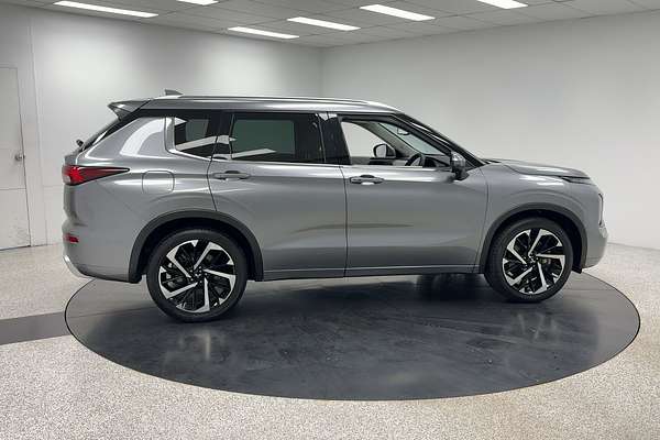 2023 Mitsubishi Outlander Exceed ZM