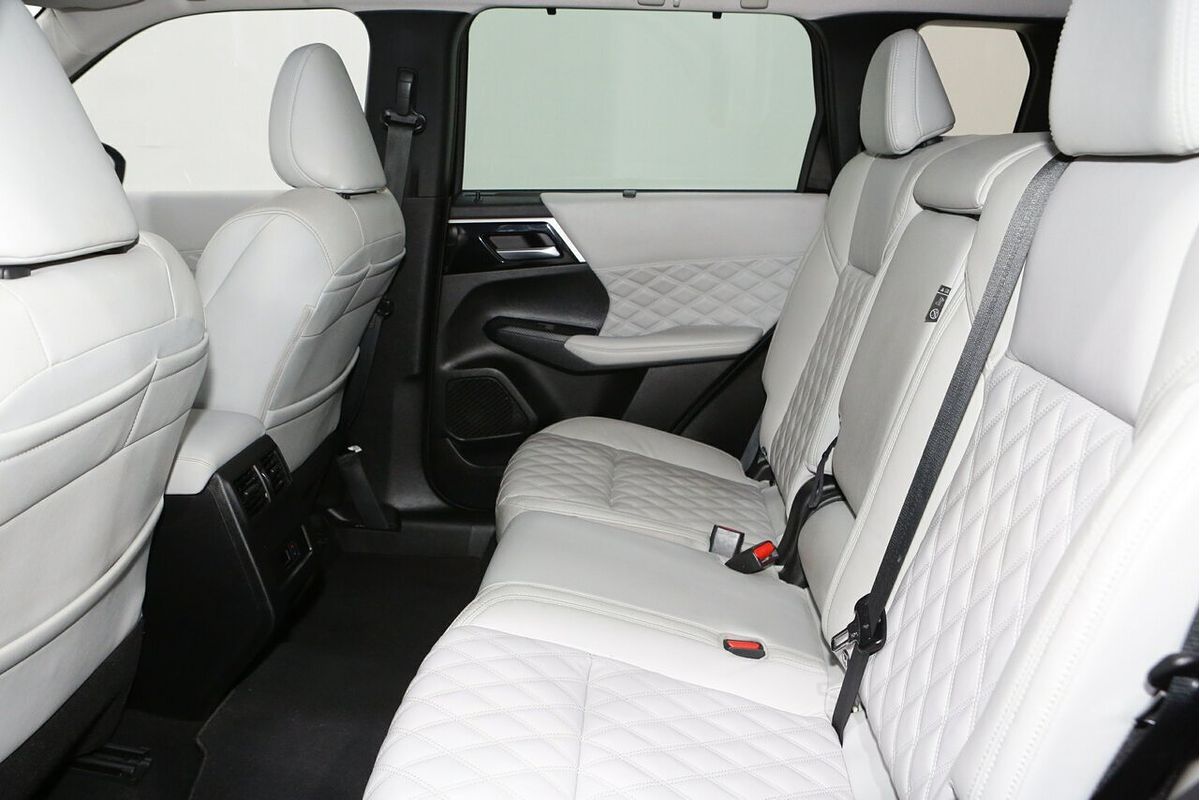 2022 Mitsubishi Outlander Exceed ZM