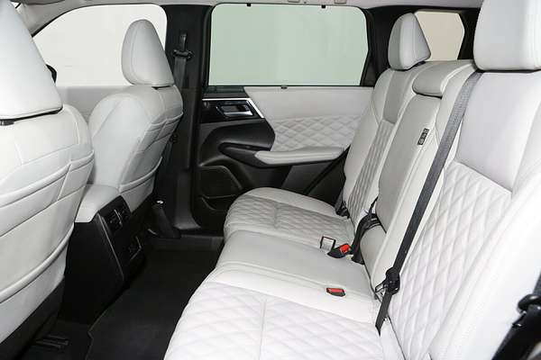 2022 Mitsubishi Outlander Exceed ZM