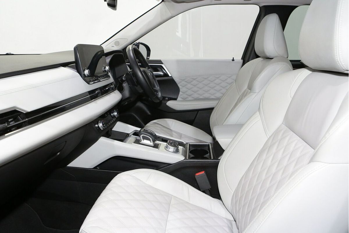 2022 Mitsubishi Outlander Exceed ZM