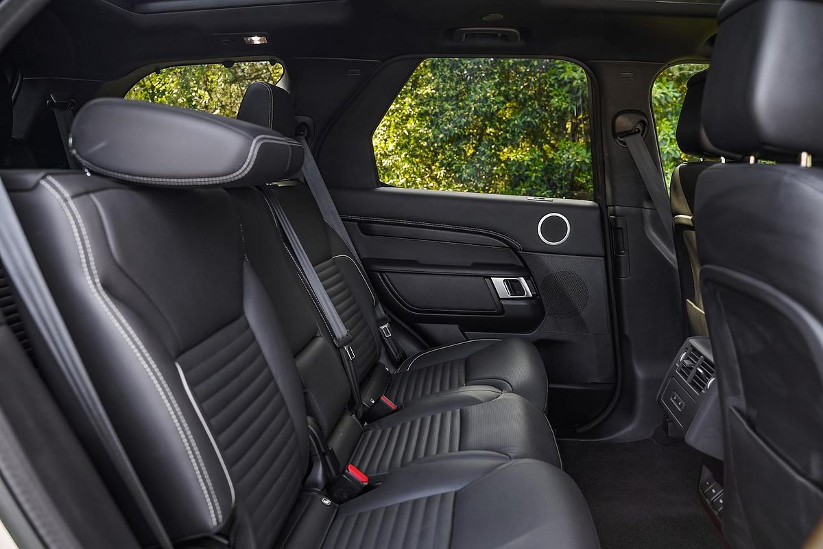 2023 Land Rover Discovery P360 Dynamic HSE Series 5