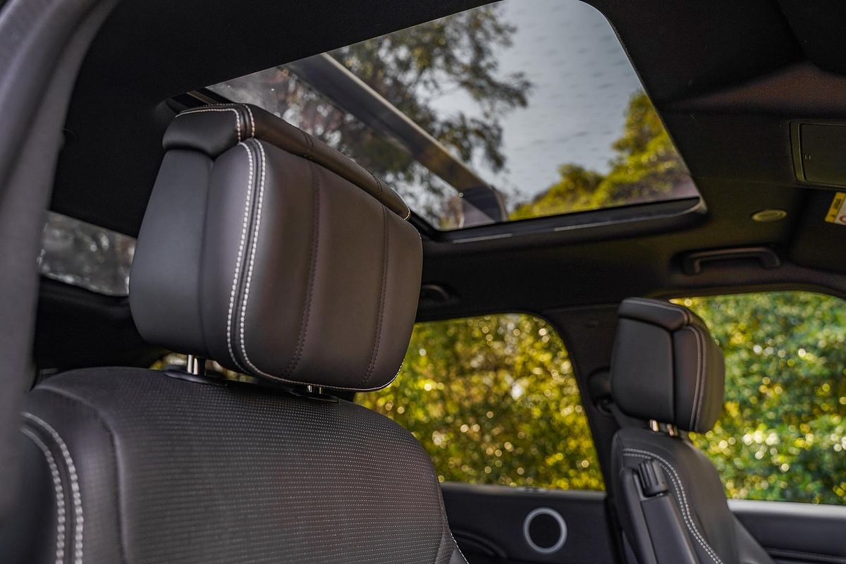 2023 Land Rover Discovery P360 Dynamic HSE Series 5