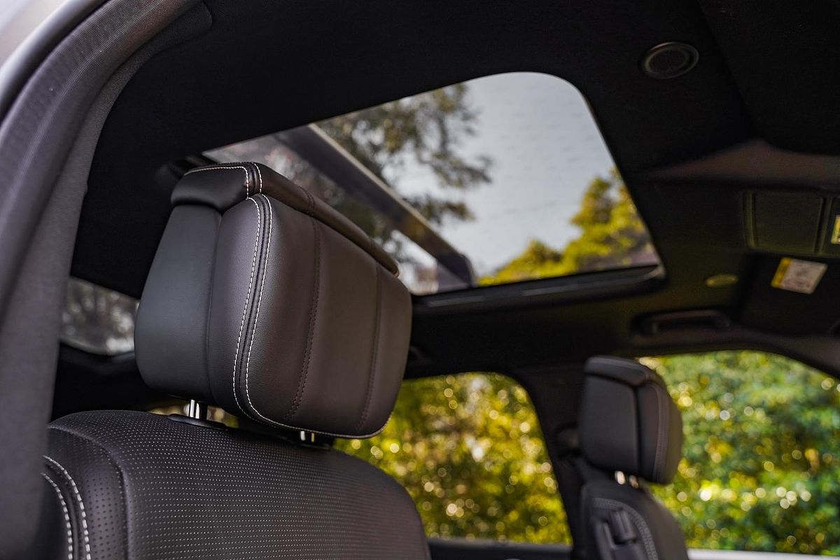 2023 Land Rover Discovery P360 Dynamic HSE Series 5