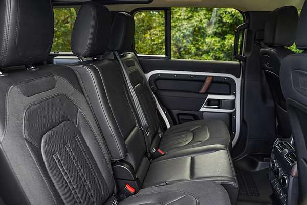 2020 Land Rover Defender 110 D240 SE L663
