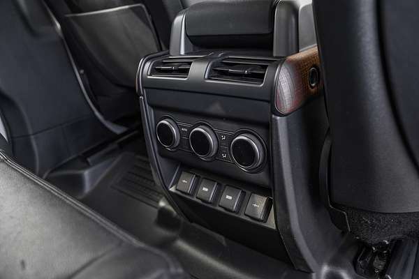 2020 Land Rover Defender 110 D240 SE L663