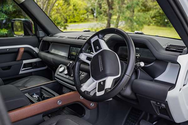2020 Land Rover Defender 110 D240 SE L663