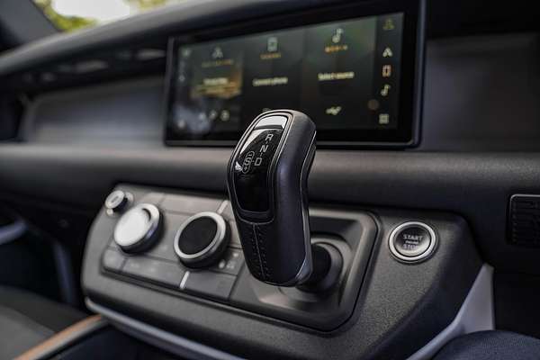 2020 Land Rover Defender 110 D240 SE L663