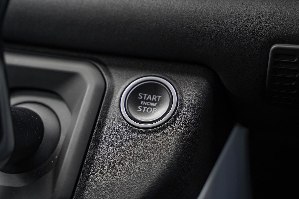 2020 Land Rover Defender 110 D240 SE L663