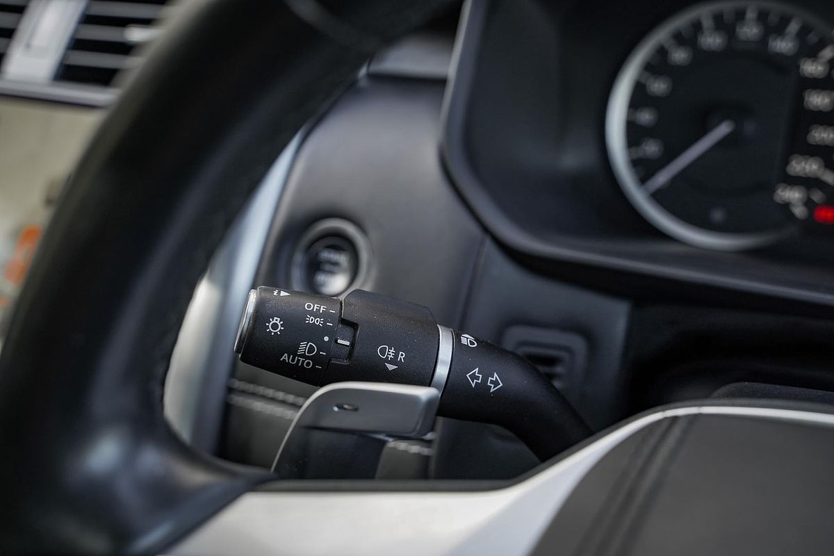 2023 Land Rover Discovery P360 Dynamic HSE Series 5