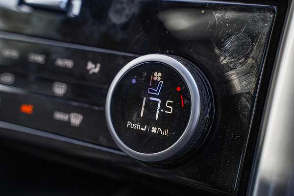 2023 Land Rover Discovery P360 Dynamic HSE Series 5