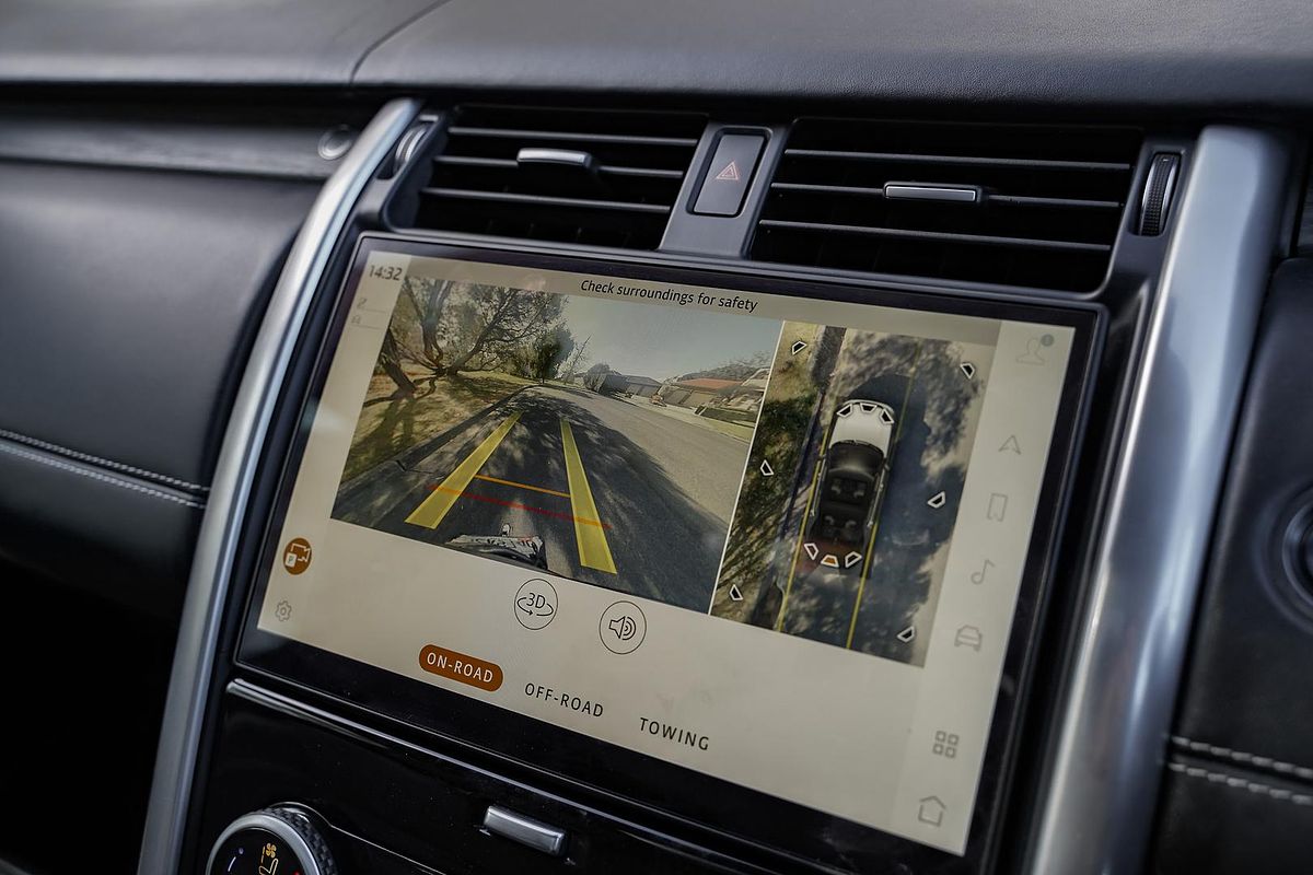 2023 Land Rover Discovery P360 Dynamic HSE Series 5