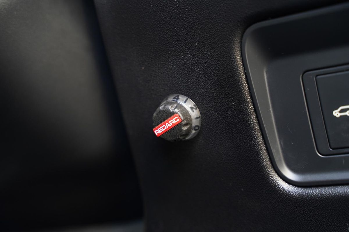 2023 Land Rover Discovery P360 Dynamic HSE Series 5