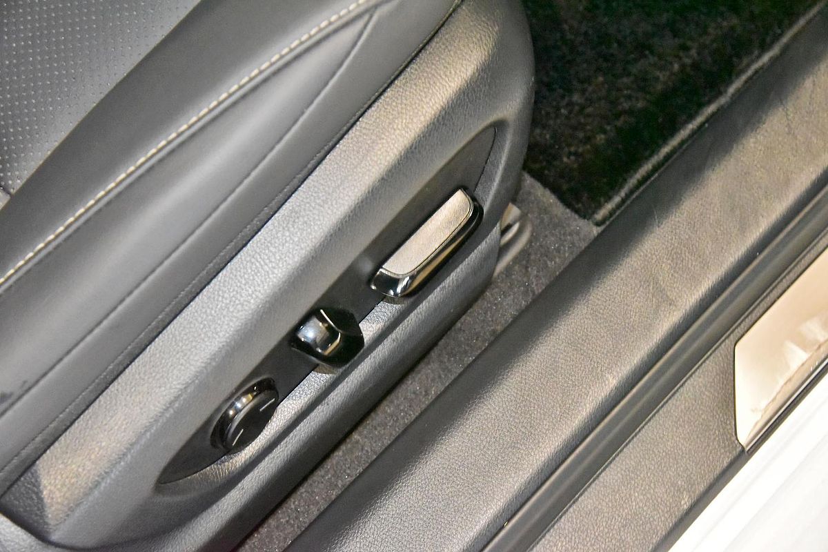 2022 Lexus ES ES250 Luxury AXZA10R