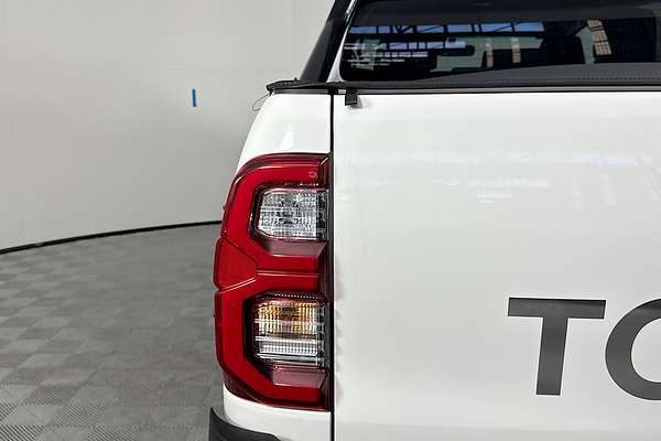 2024 Toyota Hilux SR5 48V GUN126R 4X4