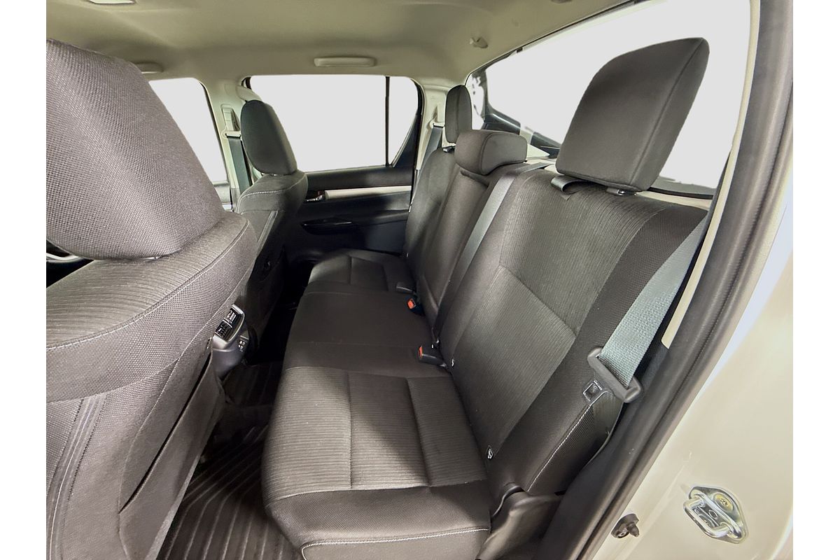 2024 Toyota Hilux SR5 48V GUN126R 4X4